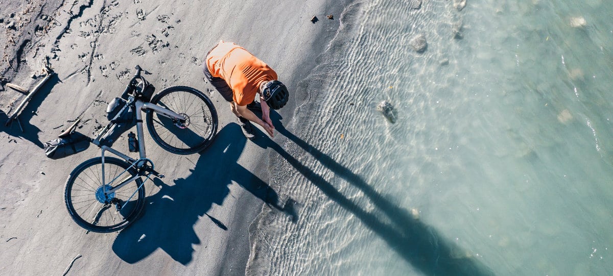 Je nach Jahreszeit und Region sollte man die richtige Radkleidung dabei haben