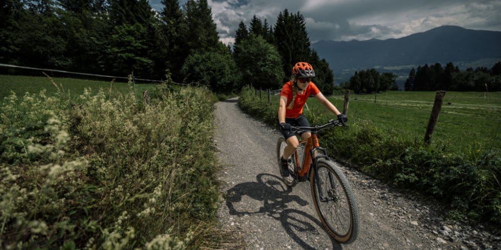 Ein KTM E-Mountainbike Hardtail eignet sich besser für gemäßigtere Strecken