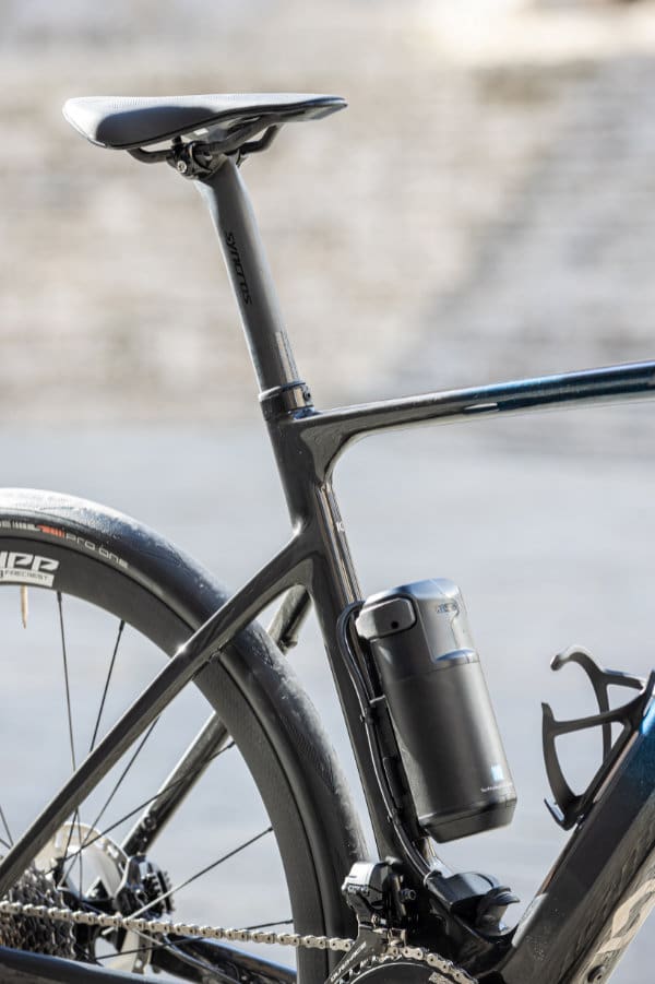 Ein Range-Extender liefert zusätzliche Energie und fällt durch das Design kaum auf