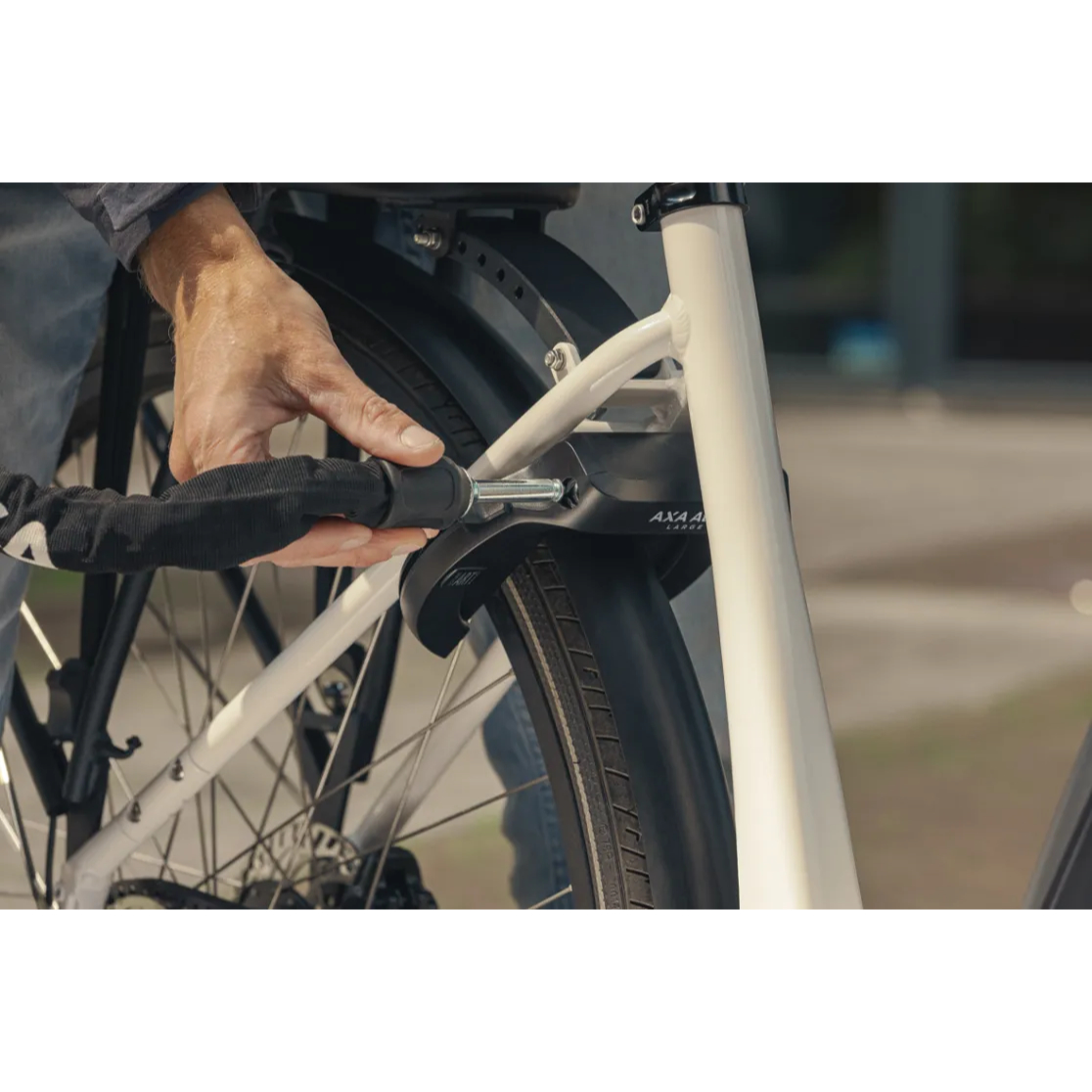 Axa Atlas Retractable + ULC 5,5-130 + Bag Set Rahmenschloss