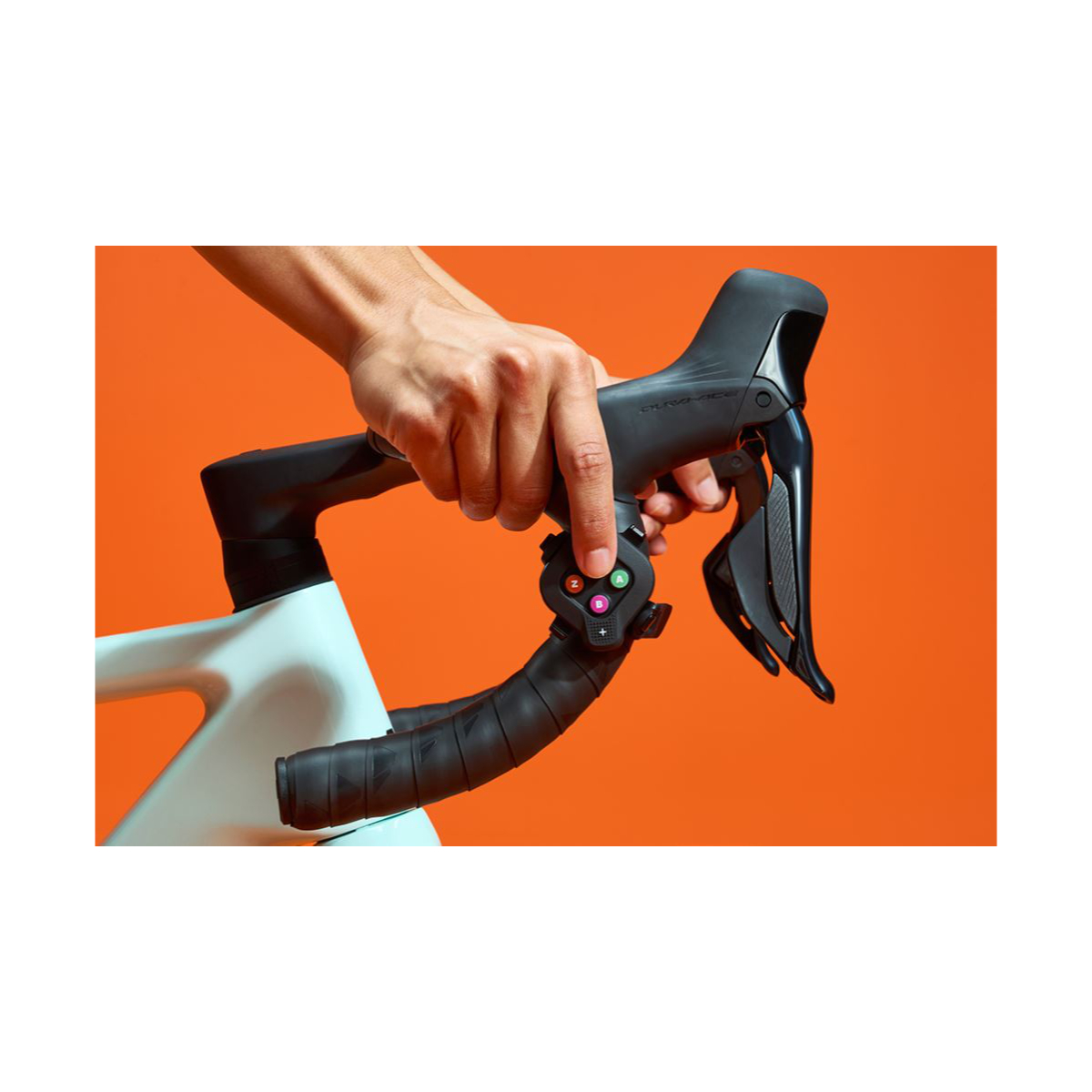 Elite Rollentrainer Avanti mit Zwift Cog und Click Schalthebel