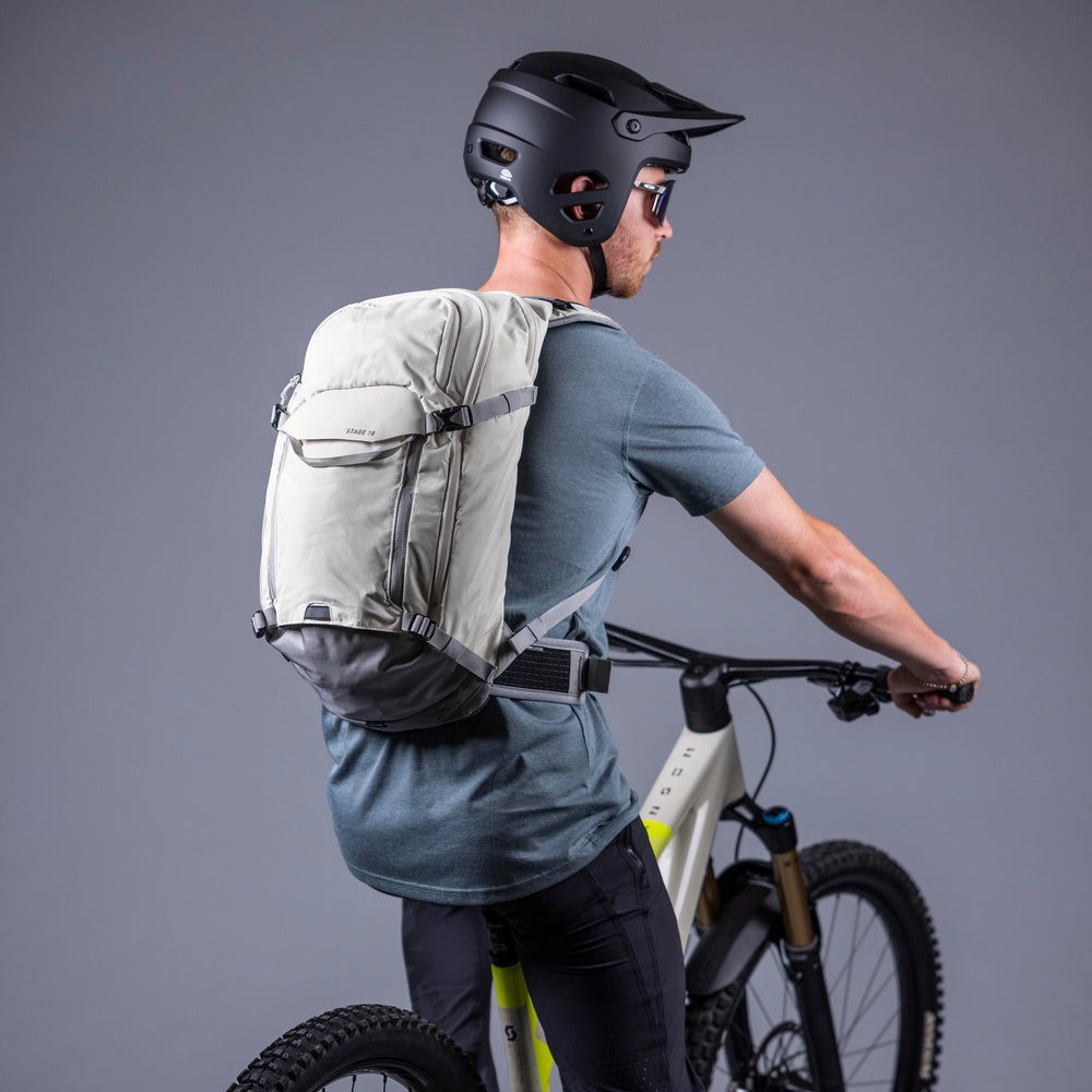 Evoc Stage 18 Fahrradrucksack grau-weiß
